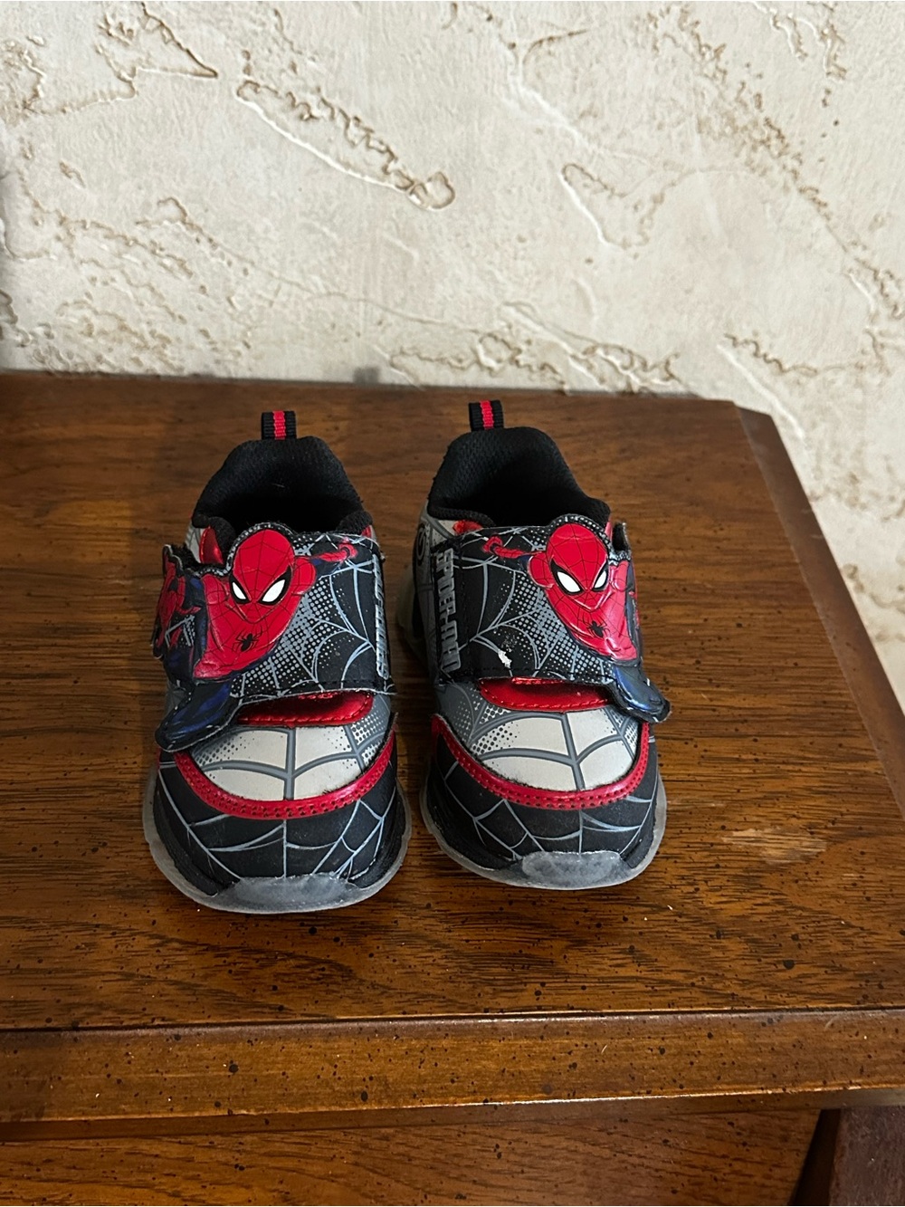 Marvel SpiderMan Toddler Athletic Light-Up Sneakers with Hook & Loop Strap sz 5